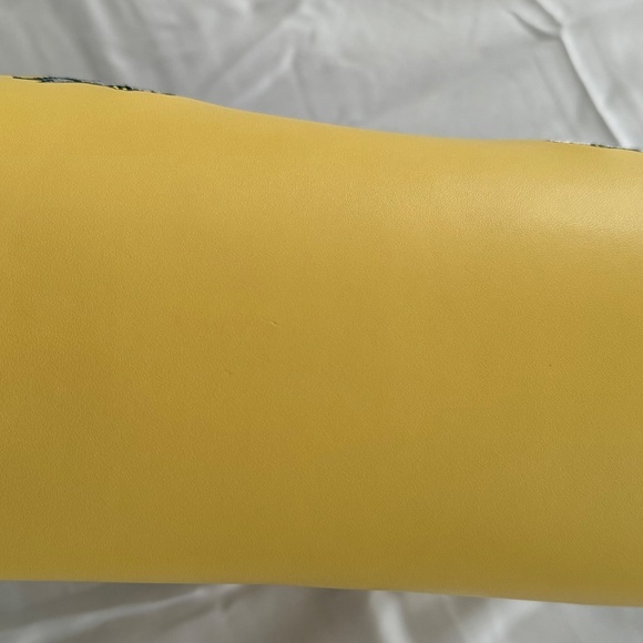 Loungefly Disney Snow White Handbag (Like New) - Picture 8 of 16